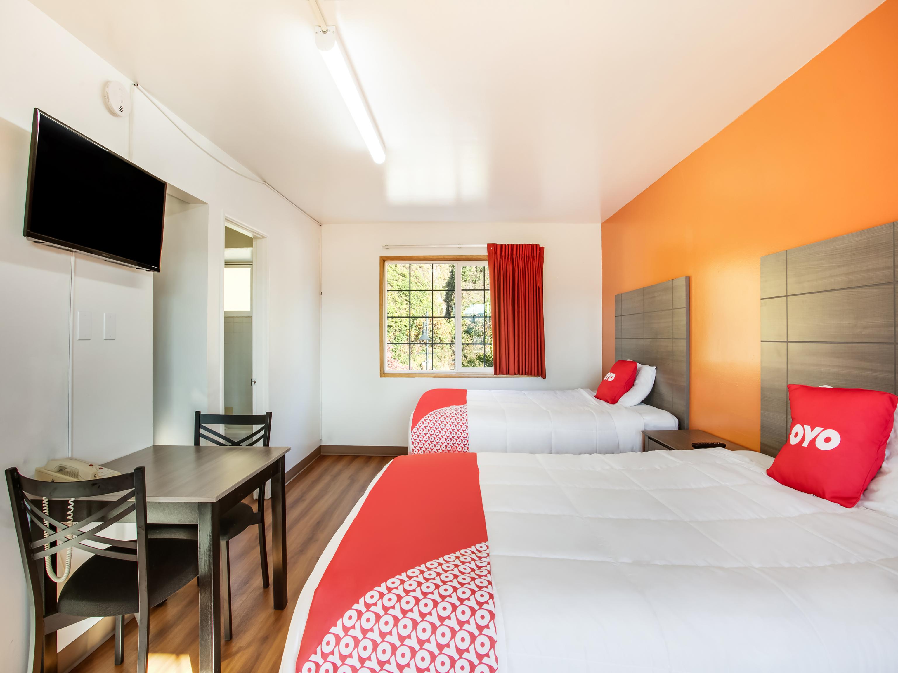 Oyo Hotel Kalama Esterno foto