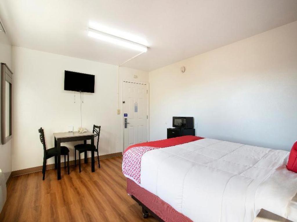 Oyo Hotel Kalama Esterno foto