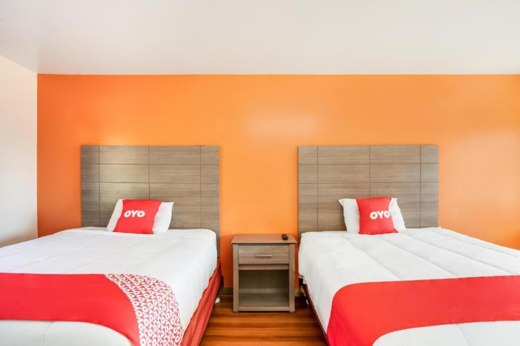 Oyo Hotel Kalama Esterno foto