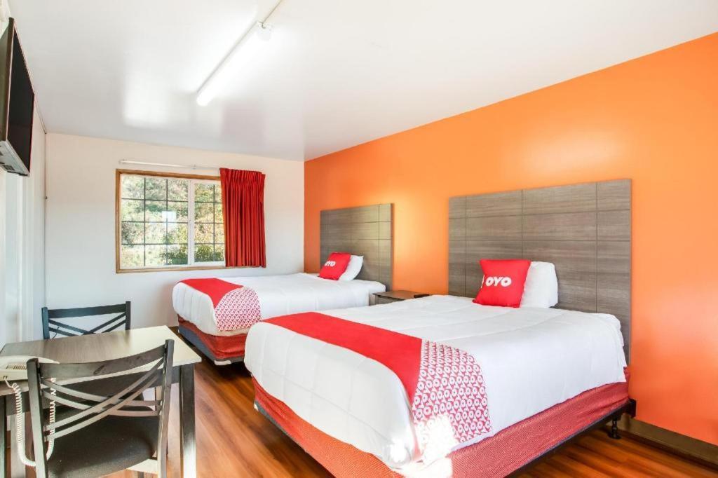 Oyo Hotel Kalama Esterno foto