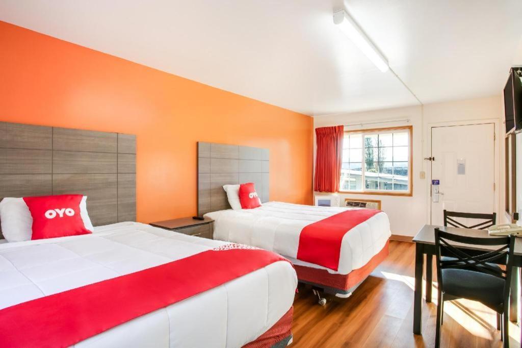 Oyo Hotel Kalama Esterno foto