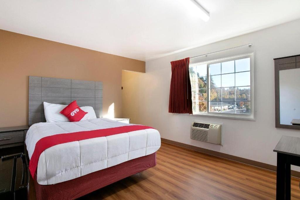 Oyo Hotel Kalama Esterno foto
