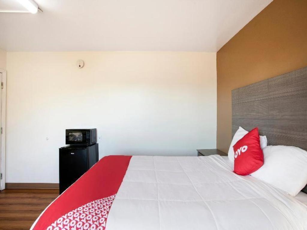 Oyo Hotel Kalama Esterno foto