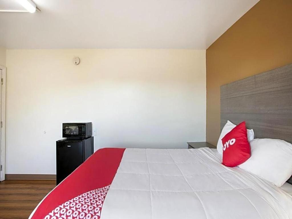 Oyo Hotel Kalama Esterno foto